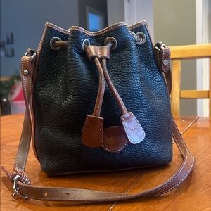 Dooney & Bourke Vintage black and Tan Shoulder Bag - bucket bag